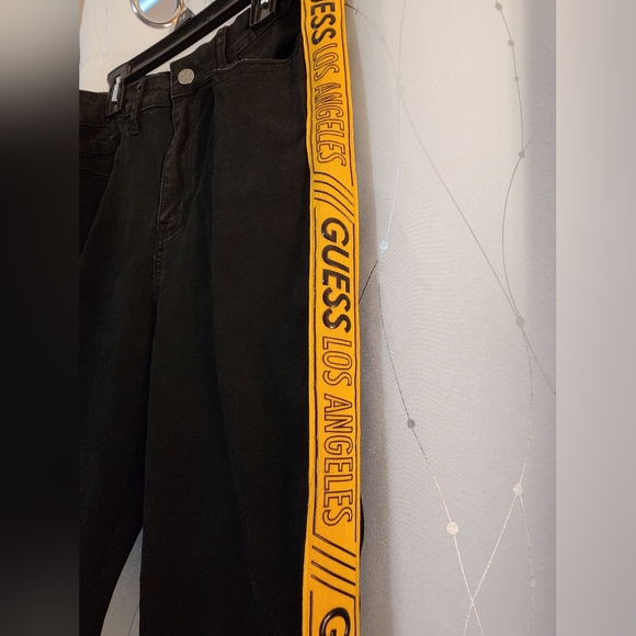 Guess Jeans - Picture 2 of 5